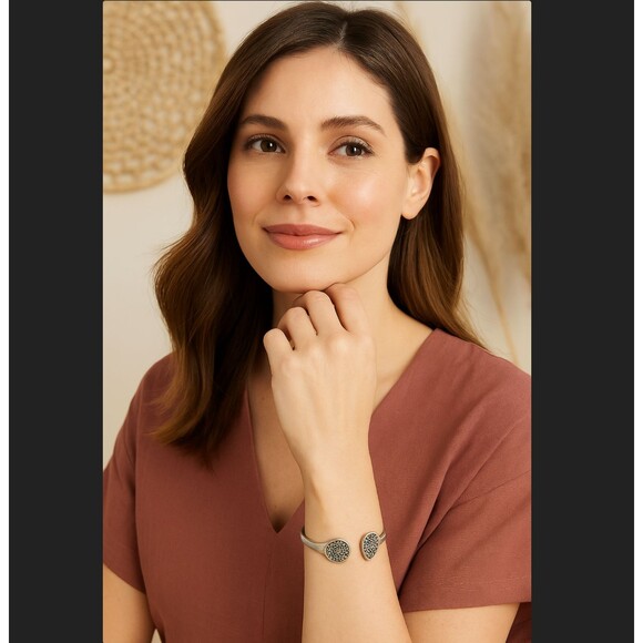 J. Jill Metal Hinge Cuff Bracelet Silver Tone Circle Faceted Glass Pavé Cluster - Picture 1 of 8